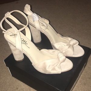 Women’s nude chunk heel shoes